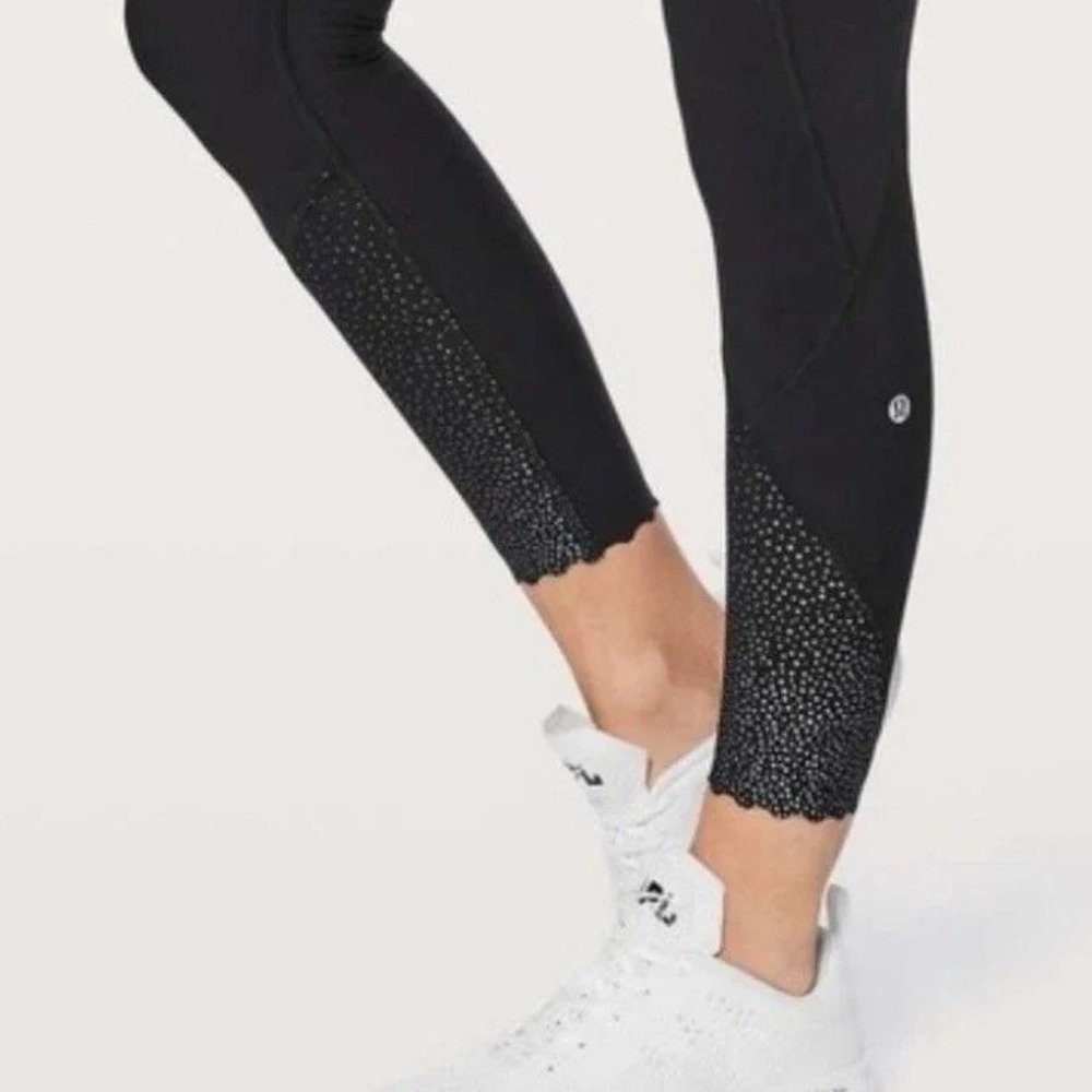 Lululemon Tight Stuff Tight II Black Reflective Scalloped Leggings 6 Pattern